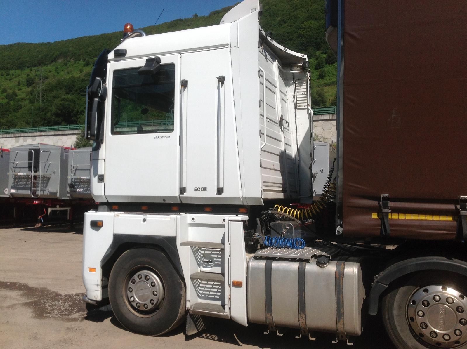 Sterling Jags Renault AE Magnum DXI 500 automatic.